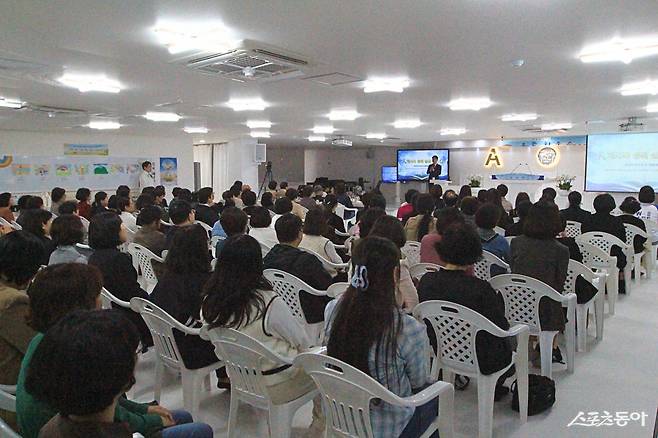 신천지예수교회 진해교회가 지난 25일 ‘내가 바라던 세상’ 오픈하우스를 개최한 가운데 참석자들이 강의를 듣고 있다. (사진제공=신천지예수교회 진해교회)