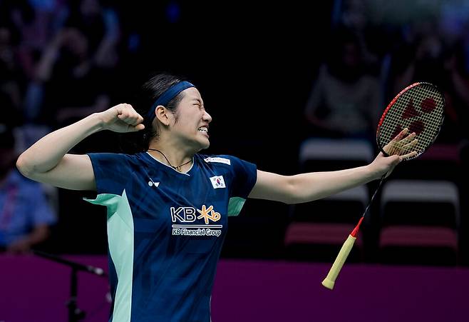 ▲ 왕즈이에게 건넨 저녁 약속처럼 안세영의 미소에는 여유와 자신감이 공존했다. 지금 세계 여자 배드민턴은 안세영의 시대다. ⓒ연합뉴스