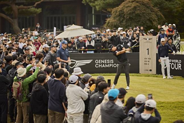 이정환이 제네시스 챔피언십 4라운드에서 1번 홀 티샷을 날리고 있다. /사진=KPGA 제공