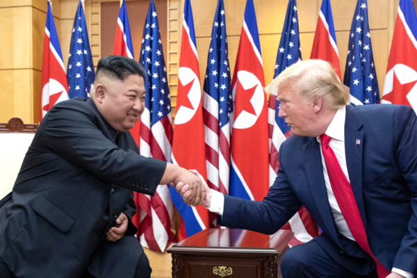 2019년 판문점서 만난 김정은과 트럼프. 연합뉴스