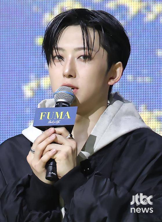 그룹 &TEAM(앤팀)이 28일 서울 블루스퀘어 SOL트래블홀에서 열린 미니 1집 'Back to Life' 쇼케이스에서 소감을 말하고 있다. 박세완 엔터뉴스팀 기자 park.sewan@jtbc.co.kr