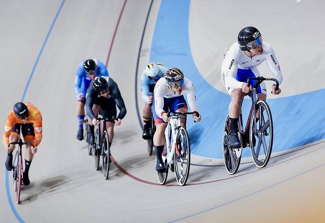 역주하고 있는 최태호. (대한사이클연맹 제공)