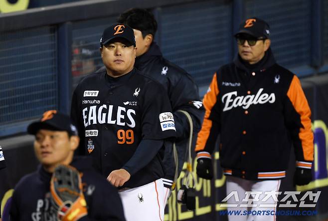 한화 이글스 정신적 지주 선발 투수 류현진이 19년 만에 오른 한국시리즈 무대에서 무너지고 말았다. 잠실=박재만 기자 pjm@sportschosun.com