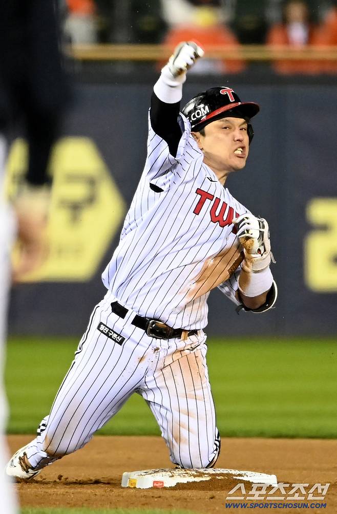 2회말 무사 만루 박동원이 2타점 2루타를 친 후 환호하고 있다. 잠실=허상욱 기자
