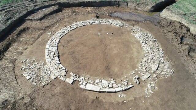독일 바이에른주 볼커트쇼펜에서 원형 석묘가 발견됐다. 이 유적은 로마 제국 시대의 무덤으로 추정된다. (출처= Manfred Woidich/Archäologiebüro)