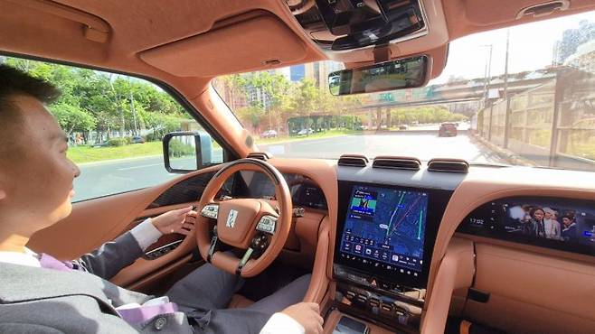 BYD 프리미엄 브랜드 양왕의 플래그십 SUV U8는 브랜드 첨단운전자보조시스템(신의눈)의 최고급 사양을 적용했다. 반자율주행 기능은 물론 신호등 인식, 자동주차까지 가능하다. 우수연 기자