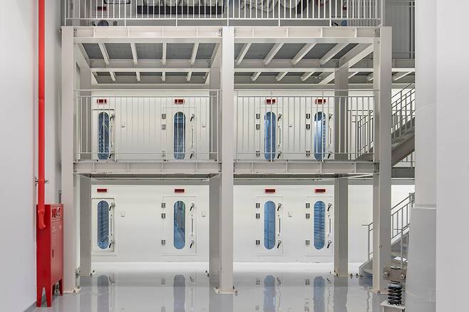 자연 바람을 직·간접적으로 활용해 뜨거워진 서버실을 식히는 하이브리드 쿨링 시스템 나무Ⅲ(NAMU-Ⅲ)./네이버