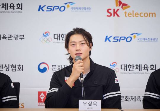 28일 충북 진천선수촌에서 열린 2025 펜싱 국가대표 훈련 공개 기자간담회에서 오상욱이 발언하고 있다. 연합뉴스