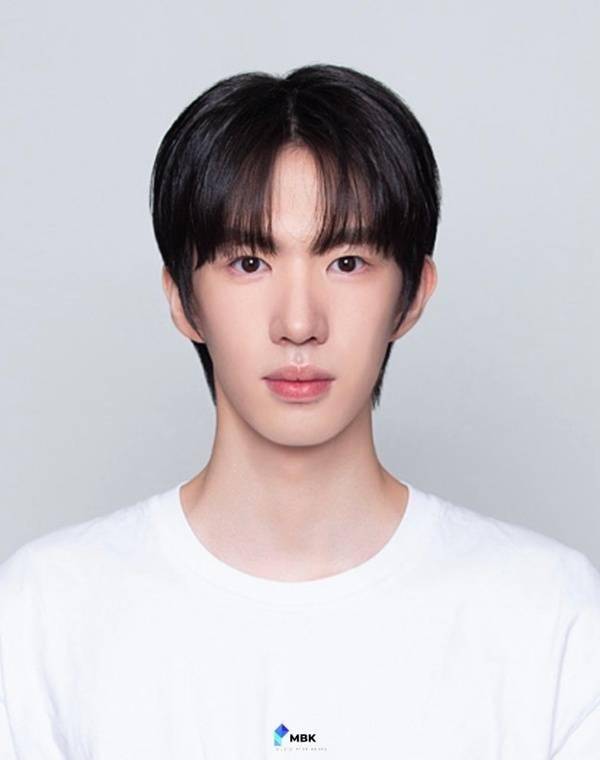 '신전떡볶이 3세'로 알려진 연습생 하민기가 대표의 손자가 아닌 조카로 알려졌다. 모덴베리코리아 제공