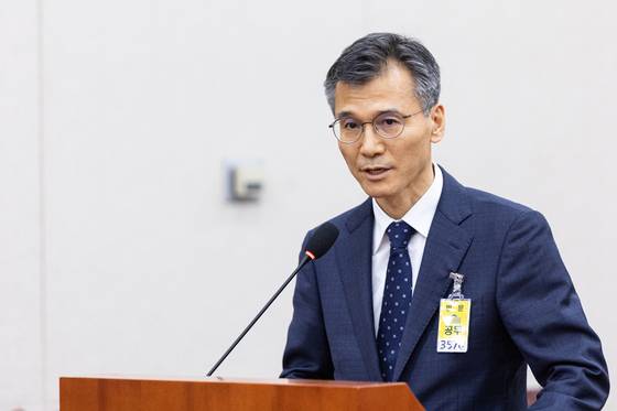 김성동 대검찰청 감찰부장이 27일 서울 여의도 국회에서 열린 법제사법위원회 대검찰청 등에 대한 국정감사에 출석해 의원 질의에 답변하고 있다. 뉴스1