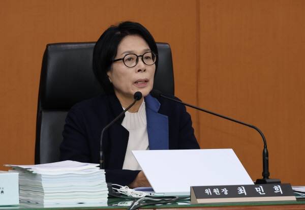 ▲24일 대전 한국전자통신연구원(ETRI)에서 열린 국회 과학기술정보방송통신위원회 국정감사에서 최민희 위원장. ⓒ연합뉴스