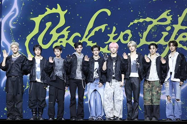 하이브 현지화 그룹 앤팀이 28일 오후 2시 서울 용산구 블루스퀘어 쏠트래블홀에서 한국 데뷔 쇼케이스를 열었다. 연합뉴스