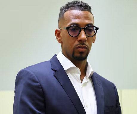 전 바이에른 뮌헨 선수 제롬 보아텡이 지난해 7월 독일 뮌헨 지방법원에서 열린 폭행 혐의 재판에서 판결을 받기 위해 서 있다. 로이터연합