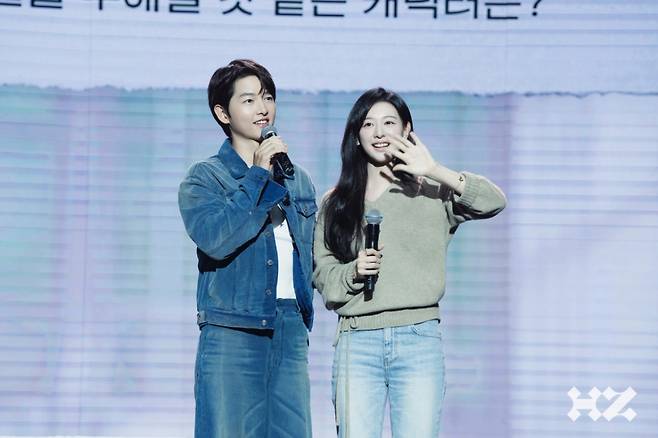 왼쪽부터 송중기, 김지원 /사진=하이지음스튜디오