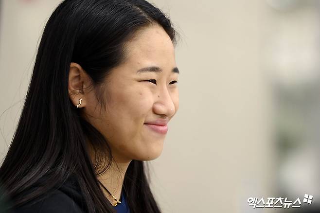 여자 배드민턴 단식 세계랭킹 1위 안세영이 프랑스 오픈 우승을 차지한 뒤 28일 인천국제공항 제2여객터미널을 통해 귀국했다. 사진 고아라 기자