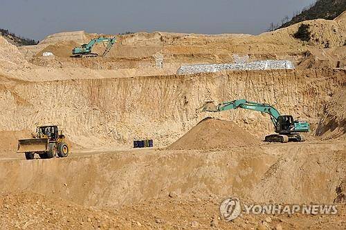 중국 장시성의 희토류 광산 [AP 연합뉴스 자료사진. 재판매 및 DB 금지]