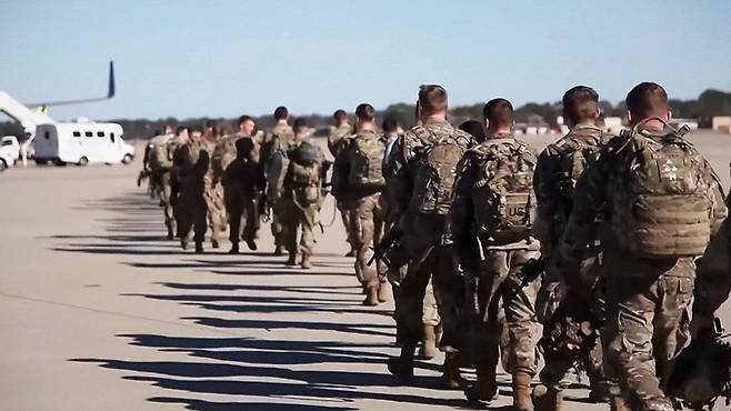미국 "주둔하고 있던 미군 감축한다" 수천명넘는 미군 철수 한다고 보도하자 난리난 현재상황 | 밀리터리공간