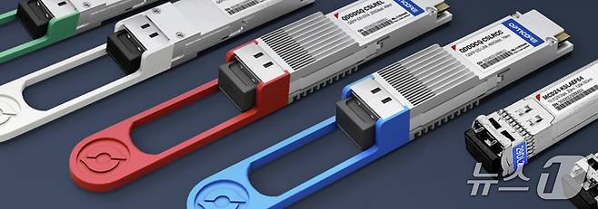 옵티코어가 생산하는 광트랜시버(옵티코어 홈페이지 갈무리)