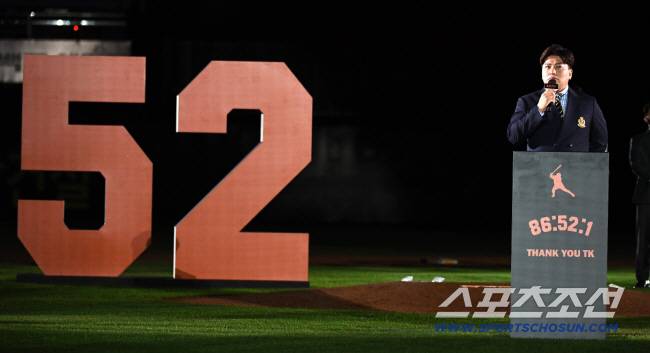 2021 KBO리그 한화 이글스와 SSG 랜더스의 경기가 29일 대전 한화생명이글스파크에서 열렸다. 경기 종료 뒤 진행된 은퇴식에서  김태균이 은퇴사를 하고 있다. 대전=박재만 기자 pjm@sportschosun.com/2021.05.29/