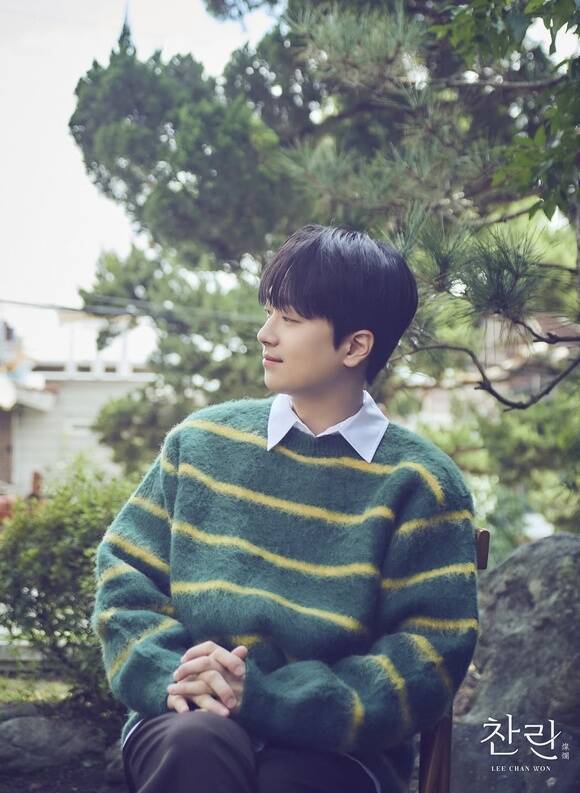 이찬원이 지난 20일 정규 2집 '찬란(燦爛)'을 발매했다. 이 앨범의 가장 큰 특징은 정통 트로트의 중심에서 존재감을 증명해 온 이찬원이 보컬리스트로서 새로운 정체성을 드러낸다는 점이다. /티엔엔터