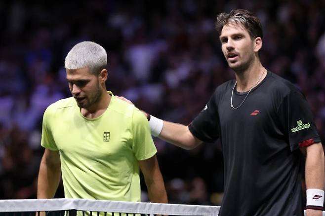 세계 1위의 카를로스 알카라스가 파리 마스터스 2회전 탈락했다. GettyimagesKorea