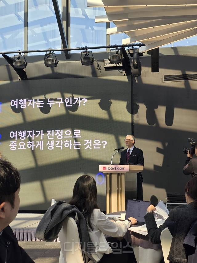 하리 나이르 호텔스닷컴 수석 부사장 겸 총괄이 28일 서울 중구 장충동 앰배서더 서울 풀만 호텔에서 열린 기자간담회에서 인사말을 하고 있다. [사진= 김수연기자]