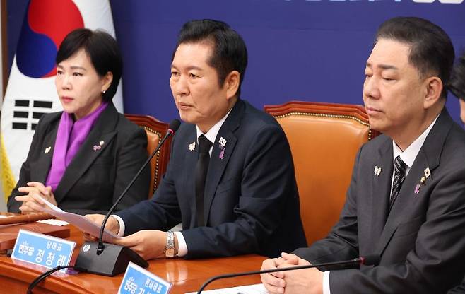 정청래 더불어민주당 대표가 29일 오전 서울 여의도 국회에서 열린 최고위원회의에서 발언을 하고 있다. 뉴시스