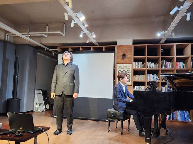 '예술가의집'에서 예술가의 실험적인 공연이 수시로 열린다.