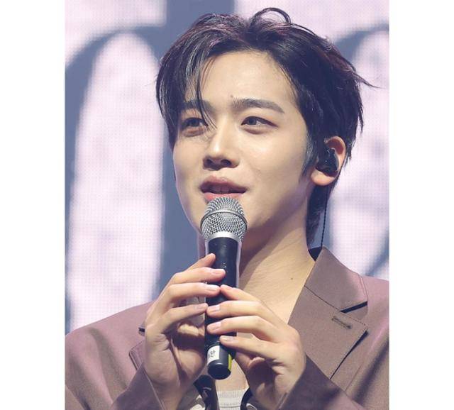 위아이는 29일 오후 서울 광진구 광장동 예스24 라이브홀에서 미니 8집 '원더랜드(Wonderland)' 발매 기념 미디어 쇼케이스를 개최했다. 사진은 멤버 김요한. 뉴스1