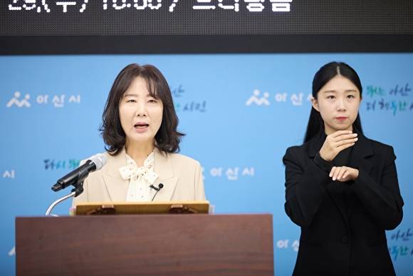 최원경 아산시보건소장이 생애주기별 6대 중점 추진과제를 설명하고 있다[사진=아산시]