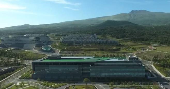 제주헬스케어타운 조성 부지. 일부 건물만 들어서고 공사는 8년째 중단