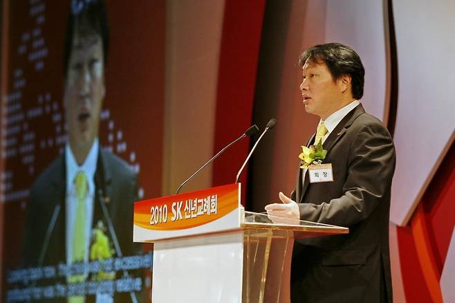 최태원 SK그룹 회장이 2011년 1월 SK 신년교례회에서 신년사를 하고 있다. SK그룹은 2000년대 중반부터 차이나 인사이더 전략으로 중국 사업을 강화했다. 사진=SK
