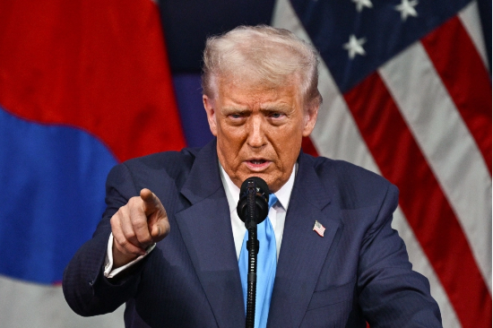 아시아태평양경제협력체(APEC) 정상회의를 계기로 방한한 도널드 트럼프 미국 대통령이 29일 ‘APEC CEO 서밋’ 행사장인 경주예술의전당에서 연설하고 있다. (사진=AFP연합뉴스)