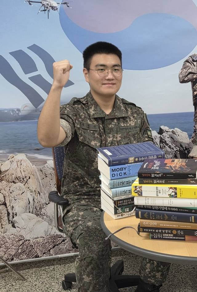 2025년도 최재형순국 105주년 기념 제9회 독후감대회에서 대상을 차지한 육군 50사단 121보병여단 김성진 상병. 독립운동가최재형기념사업회 제공