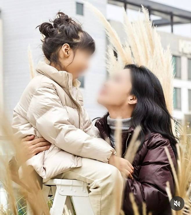 [서울=뉴시스] 배우 신현준이 아내·딸의 사진을 공개했다. (사진=신현준 인스타그램 캡처) 2025.10.29. photo@newsis.com *재판매 및 DB 금지