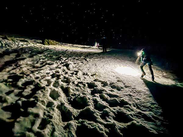 노차마 피크 아이스 구간에서 안자일렌을 시작한 후 운행하고 있다.