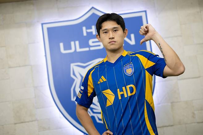 이동경은 28일 김천에서 전역한 뒤 곧장&nbsp;울산 클럽하우스로 복귀했다. 그는 울산&nbsp;구단 인터뷰에서 “1년 6개월 군 복무 기간&nbsp;동안 뜻깊은 시간을 보냈다. 이제 울산의 성적을 위해 최선을 다하겠다”며&nbsp;복귀 소감을 밝혔다.&nbsp;사진제공｜울산 HD