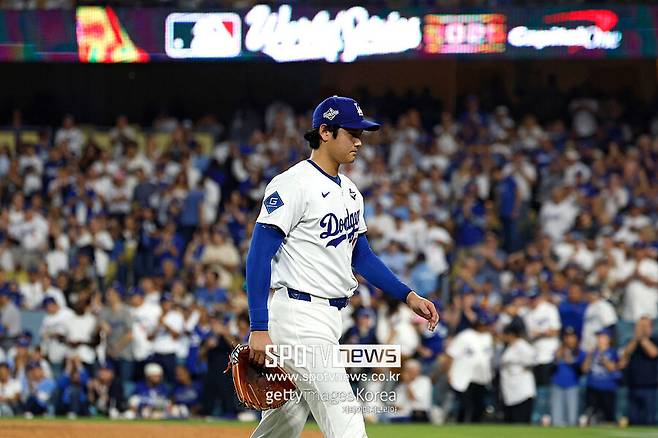 ▲ 7회 주자 2명을 남겨두고 마운드를 내려가는 오타니 쇼헤이