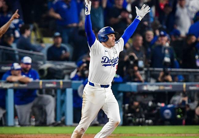 18회말 끝내기 홈런을 쏘아올린 프리먼. /사진=LA 다저스 공식 SNS