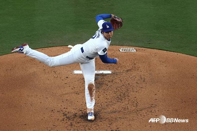오타니 쇼헤이가 29일(한국시간) 열린 2025 MLB 월드시리즈 4차전에서 역투하고 있다. /AFPBBNews=뉴스1