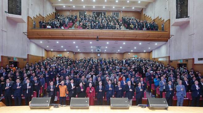 김태흠 충남지사는 29일 서산시를 방문해, 서산시민과의 대화의 시간을 갖고 지역 발전에 구상에 대한 공유의 시간을 가졌다.(사진=서산시 제공)