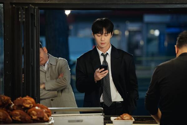 '경도를 기다리며' 박서준, 사진제공=SLL,&nbsp;아이엔,&nbsp;글뫼