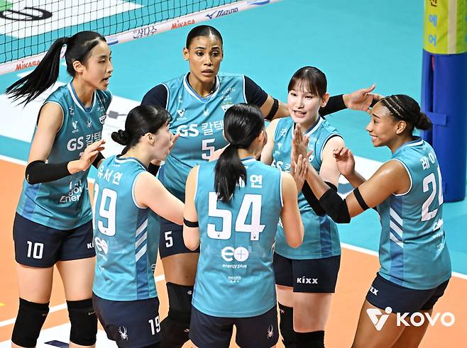 기뻐하는 GS칼텍스 선수들. 제공 | 한국배구연맹