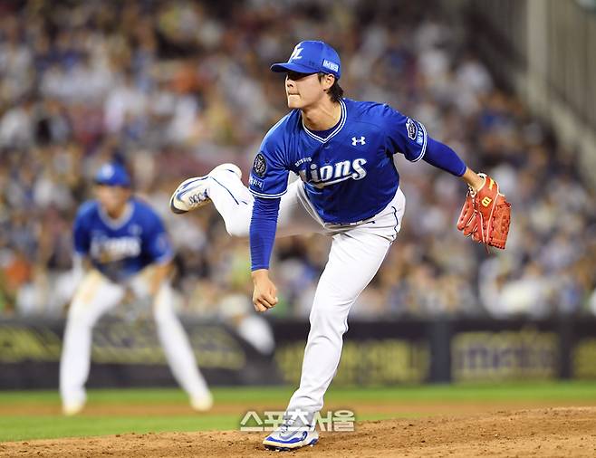 삼성 이호성이 3일 서울 잠실구장에서 열린 2025 KBO리그 두산과 경기 9회말 등판해 힘차게 공을 던지고 있다. 잠실 | 박진업 기자 upandup@sportsseoul.com