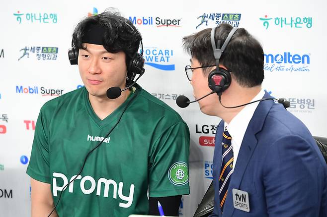 이정현이 인터뷰에 임하고 있다. 사진 | KBL