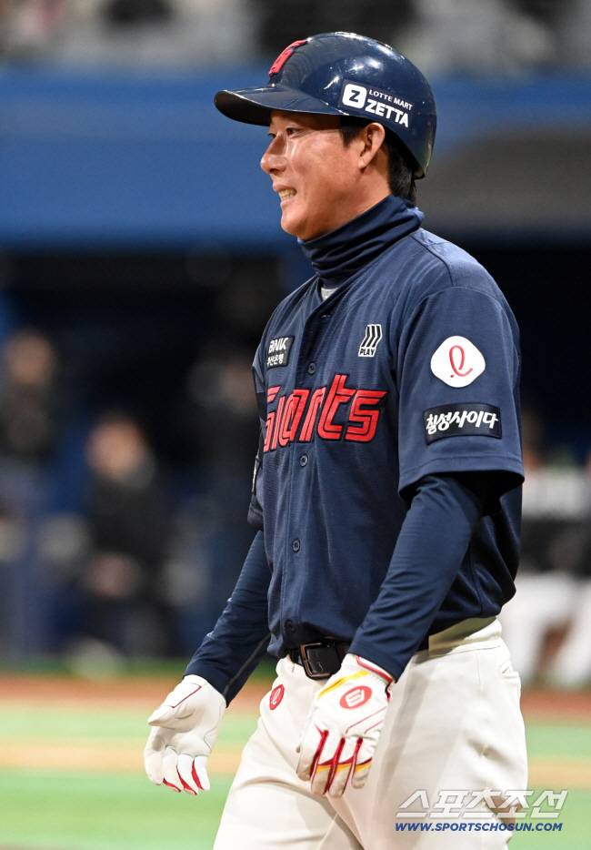 18일 고척스카이돔에서 열린 롯데와 키움의 시범경기, 롯데 고영민 3루 코치. 고척=허상욱 기자wook@sportschosun.com/2025.03.18/