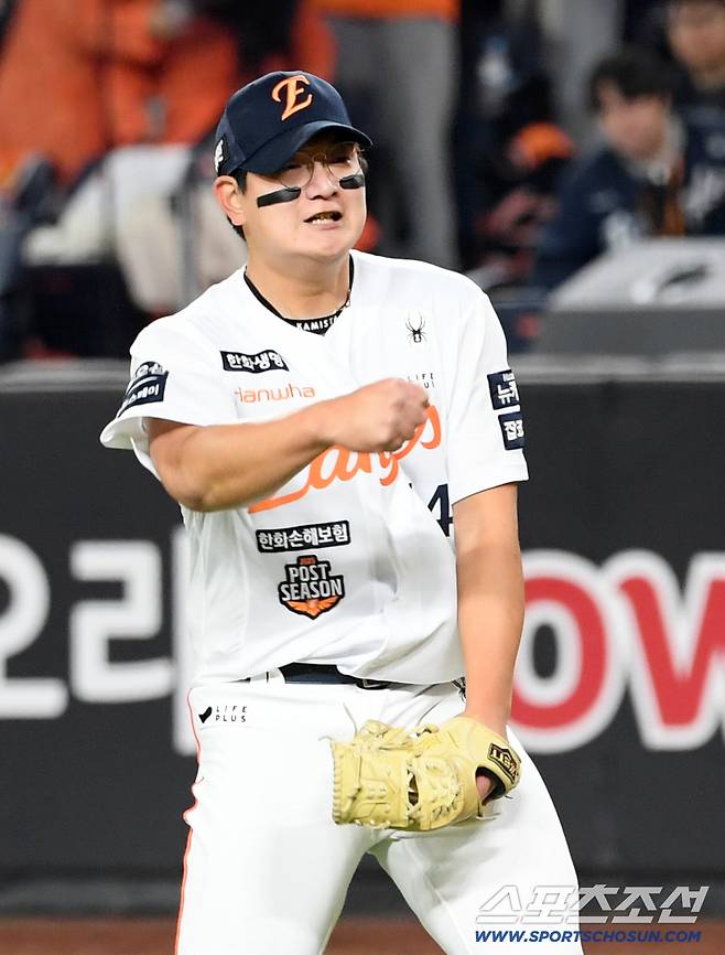 29일 대전 한화생명볼파크에서 열린 한국시리즈 3차전 한화 이글스와 LG 트윈스의 경기. 9회초 1사 1,2루 LG 문성주를 병살 처리한 한화 마무리 김서현이 포효하고 있다. 대전=박재만 기자 pjm@sportschosun.com/2025.10.29/