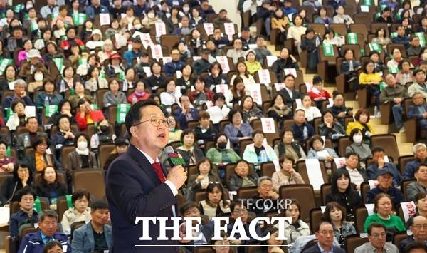 이장우 대전시장이 30일 자치구 방문 네 번째 행사로 대덕구를 찾아 구민 500여 명과 소통을 가졌다. /대전시