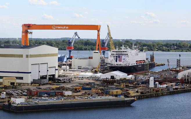 지난 8월 26일(현지시간) 미국 펜실베이니아주 필라델피아의 한화필리조선소에 미국 해양청 발주 국가안보 다목적선 '스테이트 오브 메인'호가 정박해 있다.