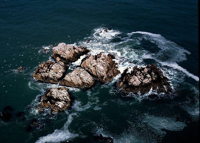 King Munmu's ashes was scattered in the waters around Daewangam. [LEE SO-YOON]